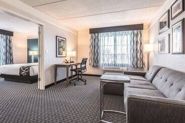 هتل La Quinta By Wyndham Orlando Lake Mary