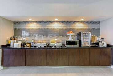 هتل La Quinta Inn & Suites By Wyndham Panama City