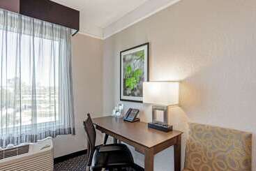 هتل La Quinta Inn & Suites By Wyndham Panama City