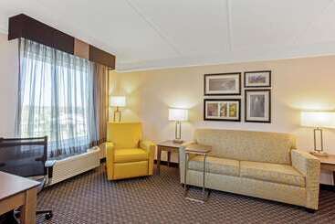 هتل La Quinta Inn & Suites By Wyndham Panama City