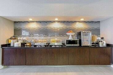 هتل La Quinta Inn & Suites By Wyndham Panama City