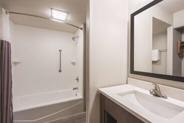 هتل La Quinta By Wyndham Phoenix Mesa West