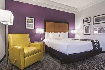 هتل La Quinta By Wyndham Phoenix Mesa West
