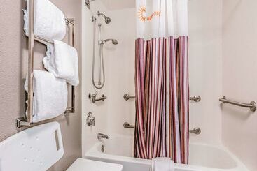 هتل La Quinta By Wyndham Phoenix Scottsdale