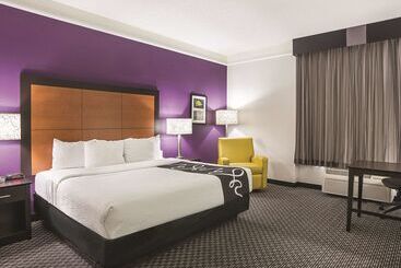 هتل La Quinta By Wyndham Phoenix Scottsdale