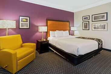 هتل La Quinta By Wyndham Phoenix Scottsdale
