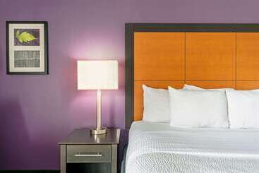 هتل La Quinta By Wyndham Phoenix Scottsdale