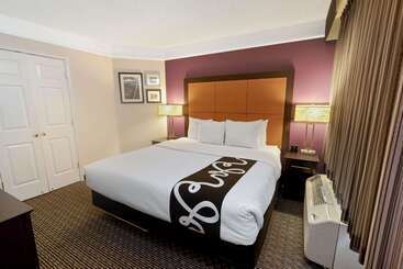 هتل La Quinta By Wyndham Phoenix Scottsdale