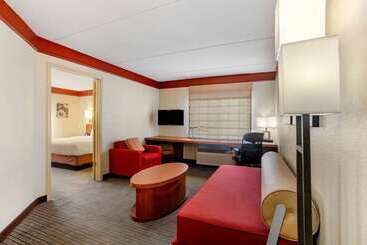 هتل La Quinta By Wyndham Raleigh Crabtree