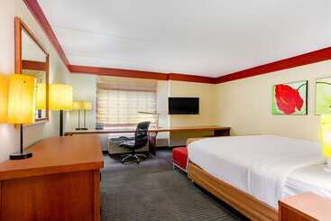 هتل La Quinta By Wyndham Raleigh Crabtree