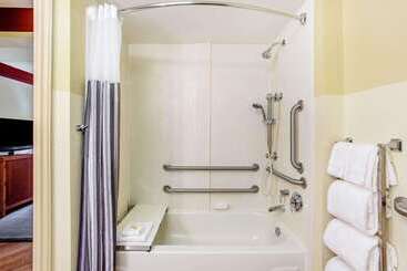 هتل La Quinta By Wyndham Raleigh Crabtree