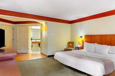 هتل La Quinta By Wyndham Raleigh Crabtree