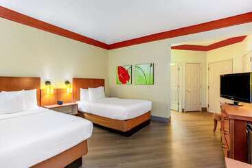 هتل La Quinta By Wyndham Raleigh Crabtree