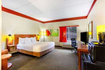 هتل La Quinta By Wyndham Raleigh Crabtree
