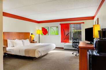 هتل La Quinta By Wyndham Raleigh Crabtree