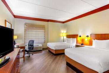هتل La Quinta By Wyndham Raleigh Crabtree