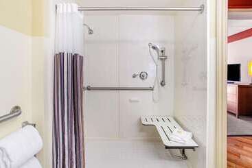 هتل La Quinta By Wyndham Raleigh Crabtree