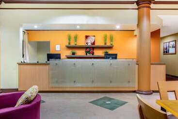 هتل La Quinta By Wyndham Raleigh Crabtree
