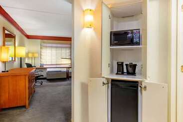 هتل La Quinta By Wyndham Raleigh Crabtree