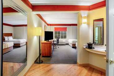 هتل La Quinta By Wyndham Raleigh/durham Southpoint