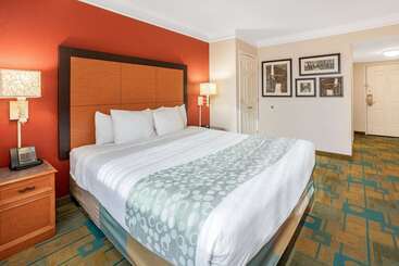 هتل La Quinta Inn & Suites By Wyndham Seattle Sea Tac Airport