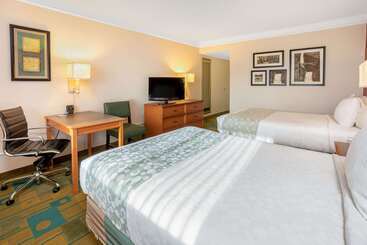 هتل La Quinta Inn & Suites By Wyndham Seattle Sea Tac Airport
