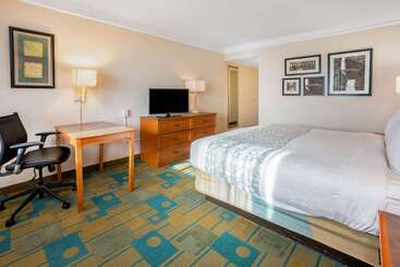 هتل La Quinta Inn & Suites By Wyndham Seattle Sea Tac Airport