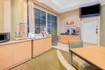 هتل La Quinta By Wyndham Sherman