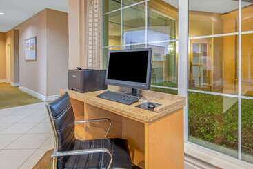 هتل La Quinta By Wyndham Sherman