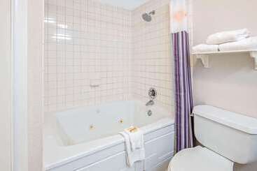 هتل La Quinta By Wyndham Sherman