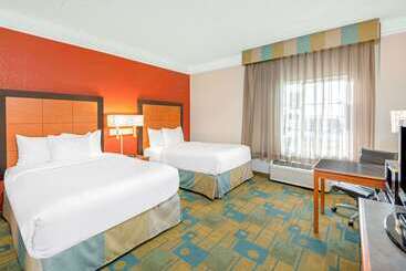 هتل La Quinta By Wyndham Sherman