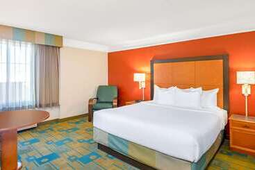 هتل La Quinta By Wyndham Sherman