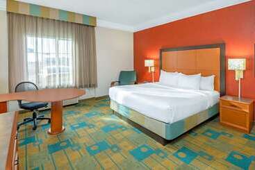 هتل La Quinta By Wyndham Sherman