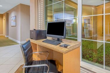 هتل La Quinta By Wyndham Sherman