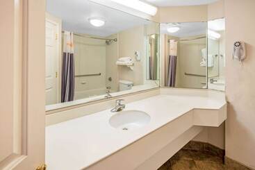 هتل La Quinta By Wyndham Sherman