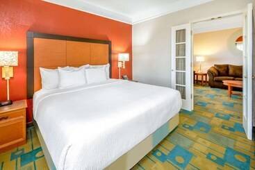 هتل La Quinta By Wyndham Sherman