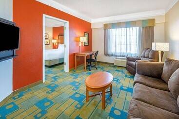 هتل La Quinta By Wyndham Sherman