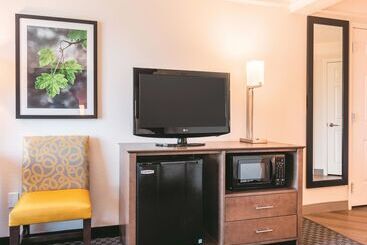 هتل La Quinta By Wyndham Shreveport Airport