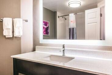 هتل La Quinta By Wyndham Shreveport Airport