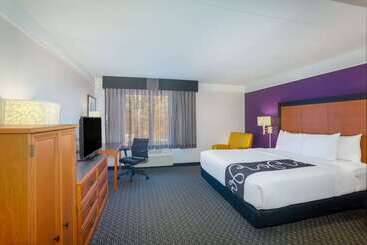 هتل La Quinta By Wyndham St. Louis Westport