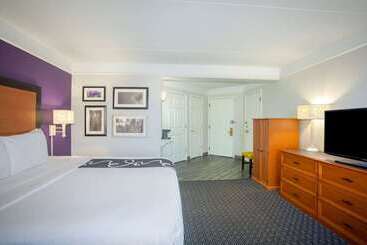هتل La Quinta By Wyndham St. Louis Westport