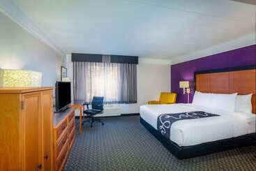 هتل La Quinta By Wyndham St. Louis Westport