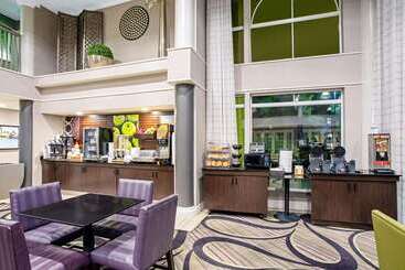 هتل La Quinta By Wyndham Tucson Airport
