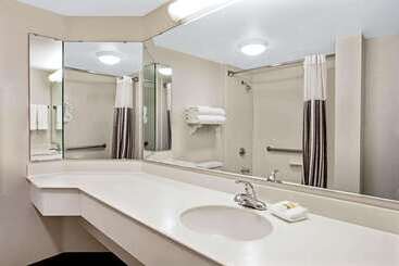هتل La Quinta By Wyndham Tucson Airport