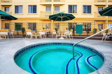 هتل La Quinta By Wyndham Tucson Airport