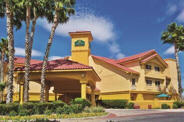 هتل La Quinta By Wyndham Tucson Airport