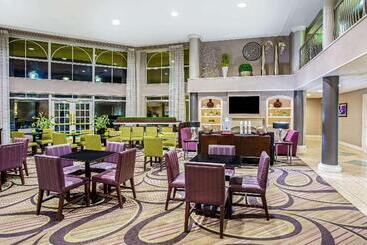 هتل La Quinta By Wyndham Tucson Airport