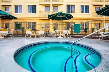 هتل La Quinta By Wyndham Tucson Airport