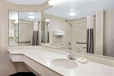 هتل La Quinta By Wyndham Tucson Airport