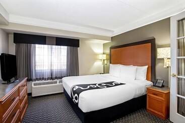 هتل La Quinta By Wyndham Tucson Airport